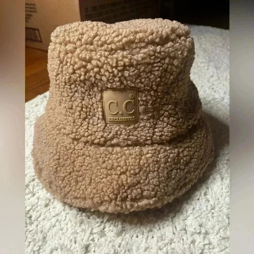 CC EXCLUSIVES SHERPA BUCKET HAT PREOWNED EUC - Picture 2 of 8
